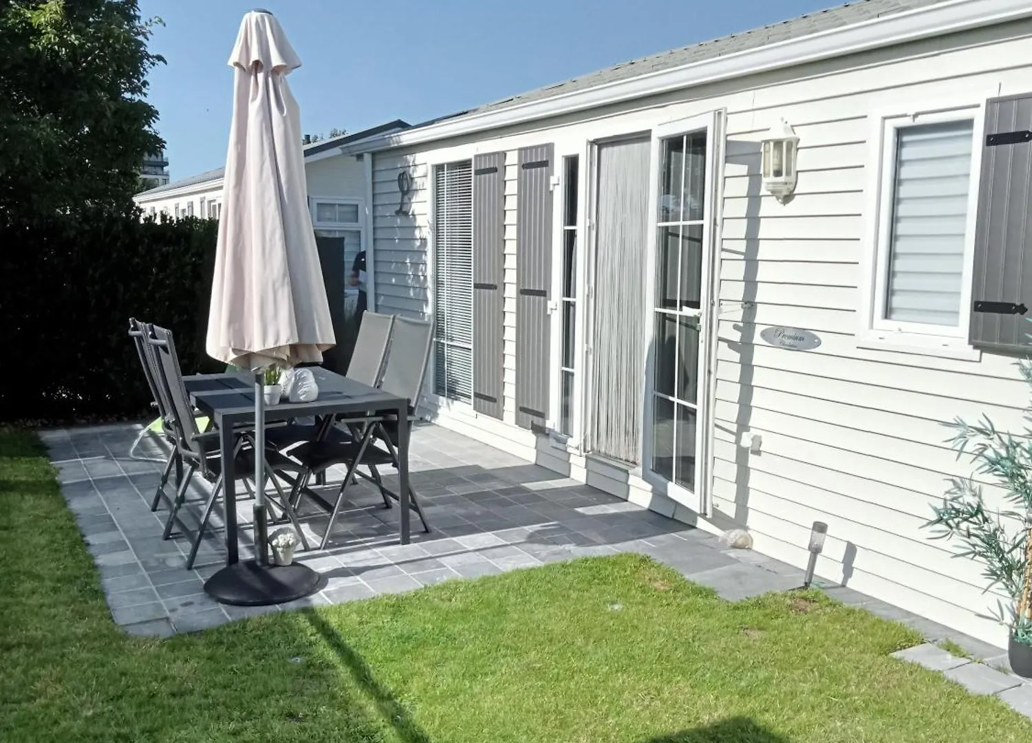 Superdeluxe Stacaravan Met Eigen Tuin En Parkeerplaats Nr 20 Bredene Campsite