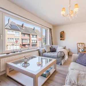  Apartment Spacious, Warm And Updated W Parking & Garden
